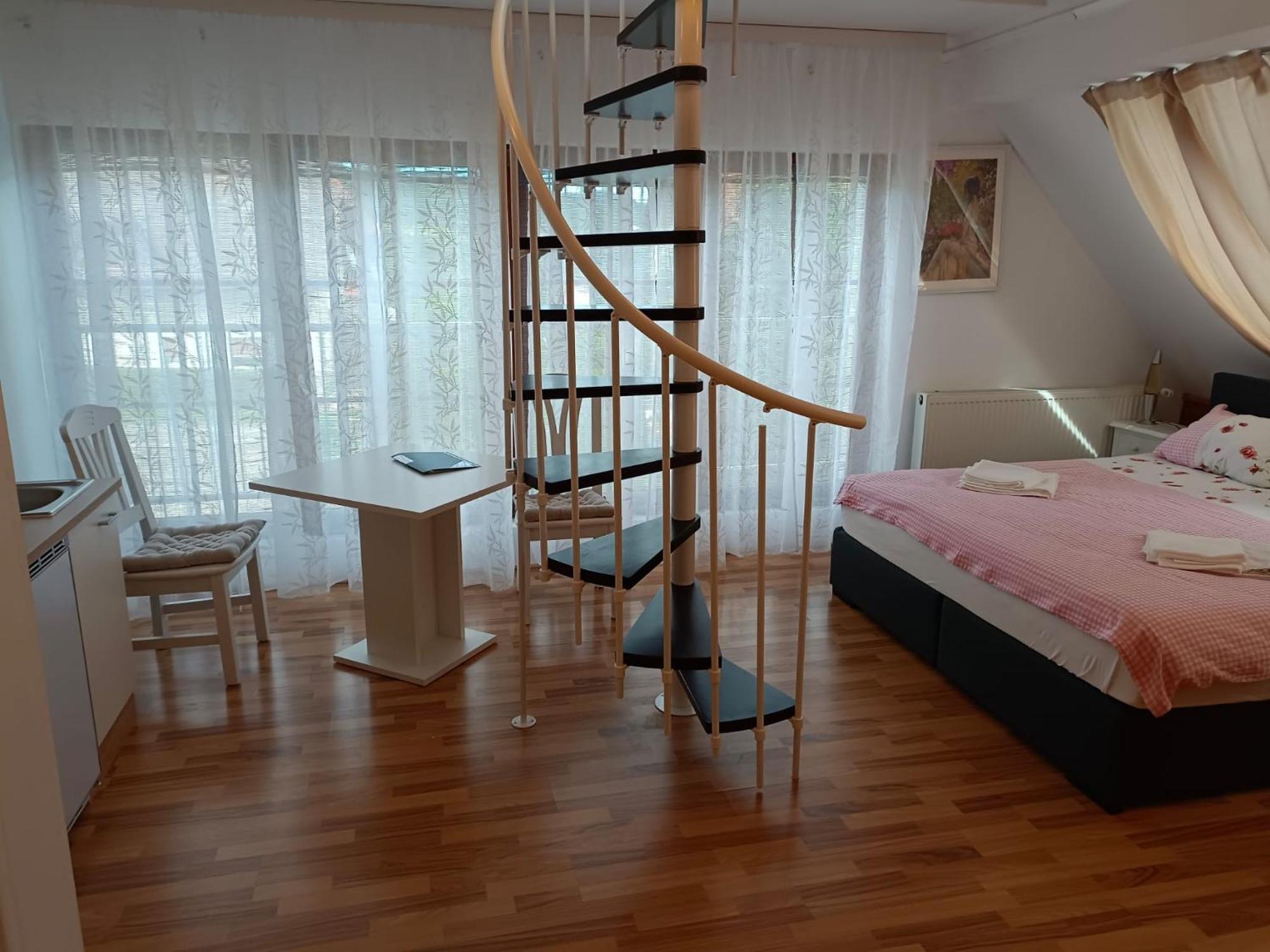 Pension Donaublick Grein 2 In Stifterstrasse 19A Exteriör bild